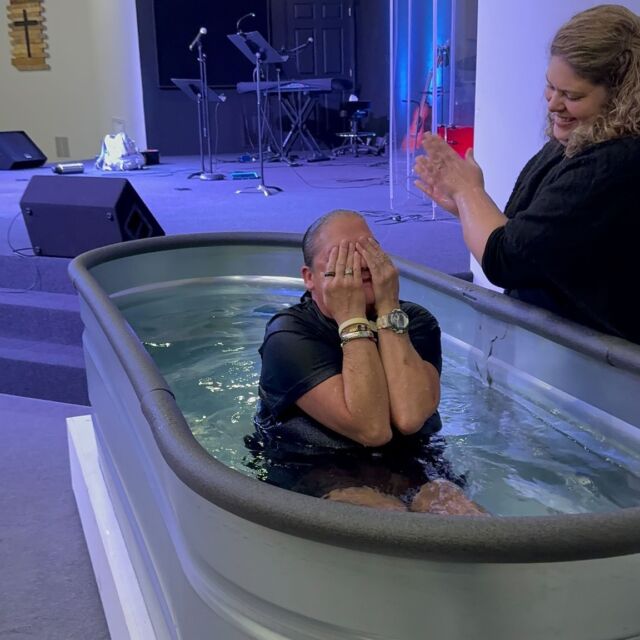 We recently held baptisms at our Jerseyville campus using our new baptismal in the main sanctuary! Witnessing the commitment to faith and transformation in the lives of our church family is truly inspiring 💙.
